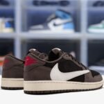1_front-air-jordan-1-retro-low-travis-scott-968405.jpeg