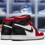 1_front-Air Jordan 1 Retro High Satin Snake Chicago.jpeg