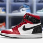 2_left-Air Jordan 1 Retro High Satin Snake Chicago2.jpeg
