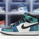 2_left-Air Jordan 1 Retro High Tie Dye5.jpeg