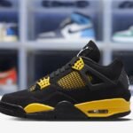 2_left-Air Jordan 4 Retro Thunder (2023)2.jpeg