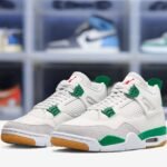3_side-Air Jordan 4 Retro SB Pine Green3.jpeg