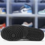 6_sole-air-jordan-1-mid-signal-blue-3.jpeg