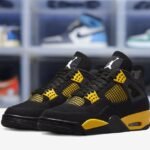 6_sole-Air Jordan 4 Retro Thunder (2023)3.jpeg