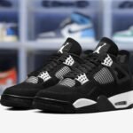 6_sole-Air Jordan 4 Retro White Thunder2.jpeg